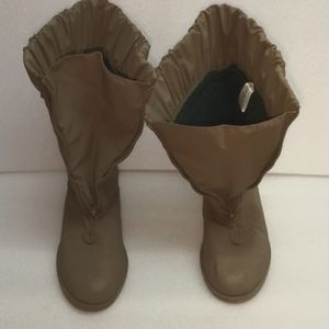 Warm winter boots 8.5 wide